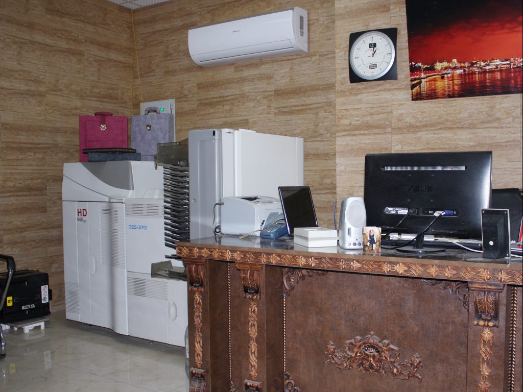 لابراتوآر عکس سرسبز