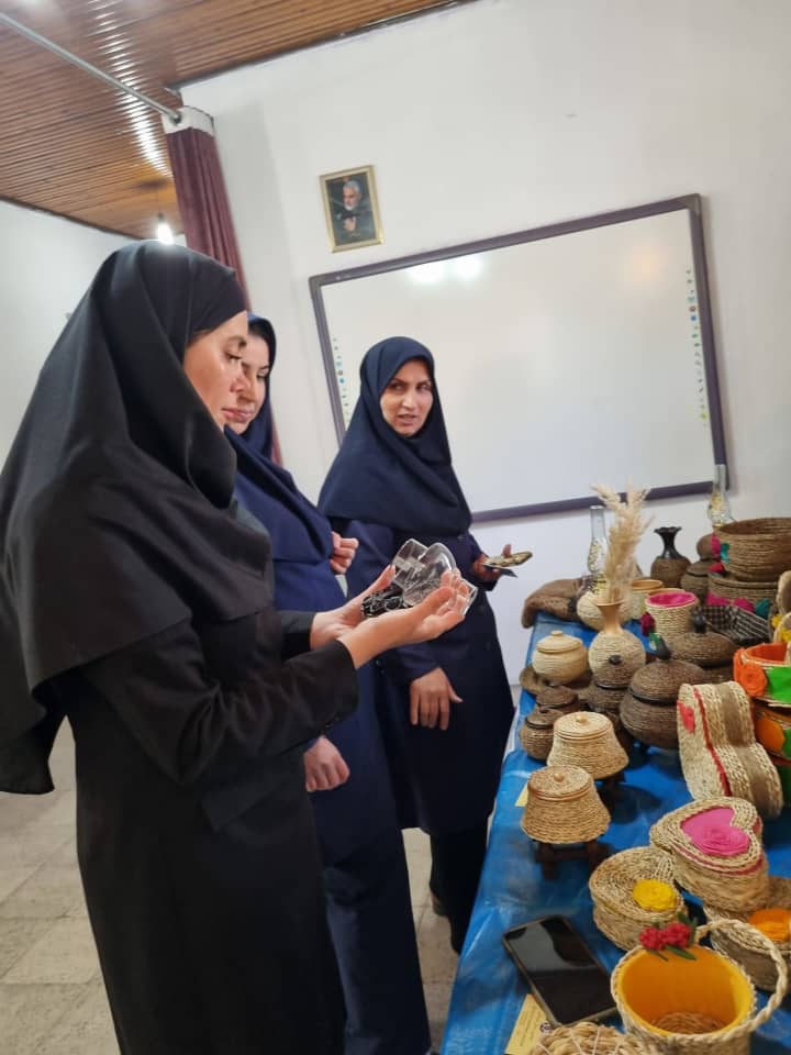 دبیرستان غیر دولتی دخترانه فردای سبز در انزلی دبیرستان غیر دولتی دخترانه فردای سبز در انزلی