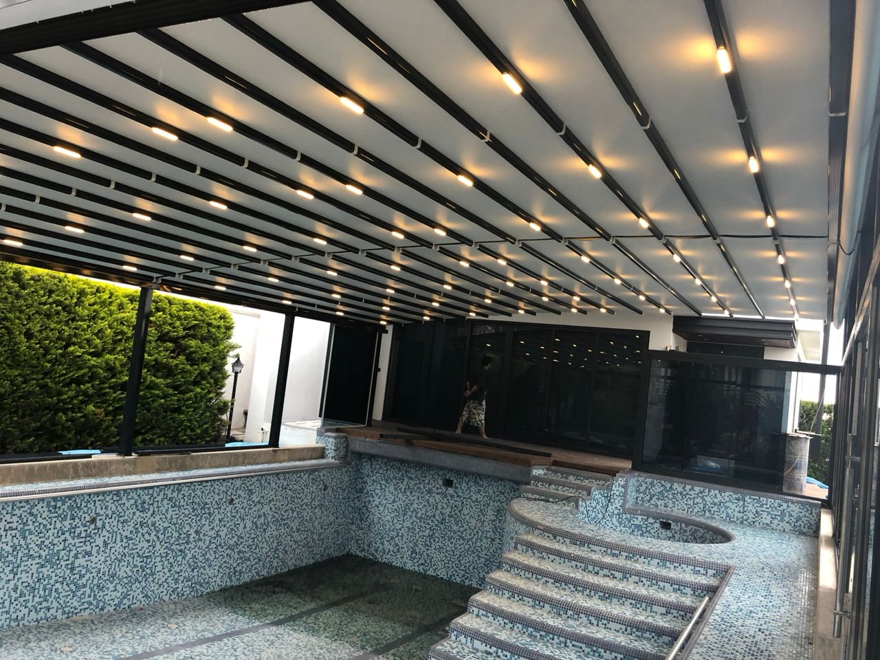 سقف متحرک راسخ در رشت