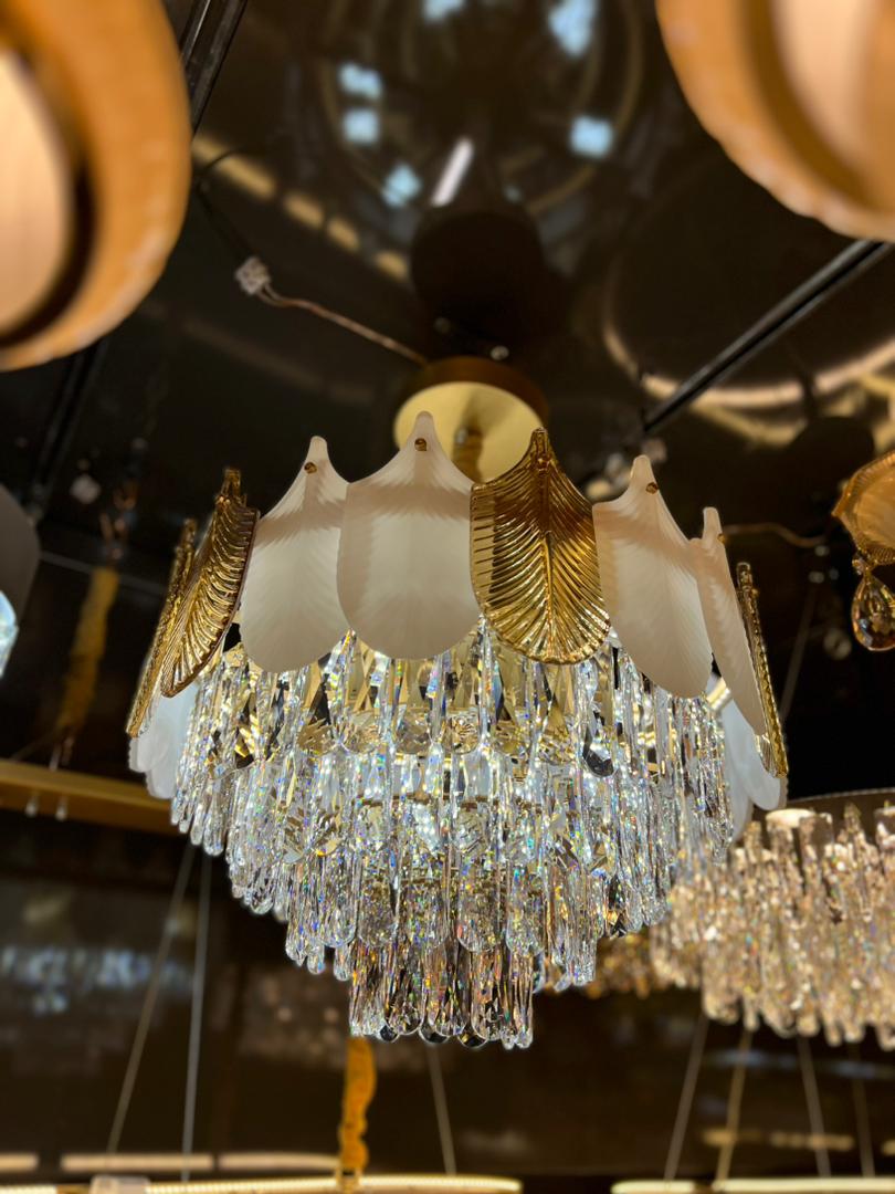 لوستر حامد در لاله زار لوستر حامد در لاله زار