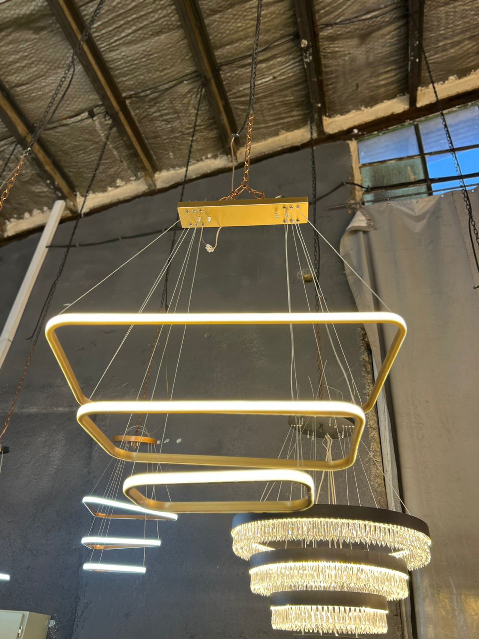 لوستر حامد در لاله زار لوستر حامد در لاله زار