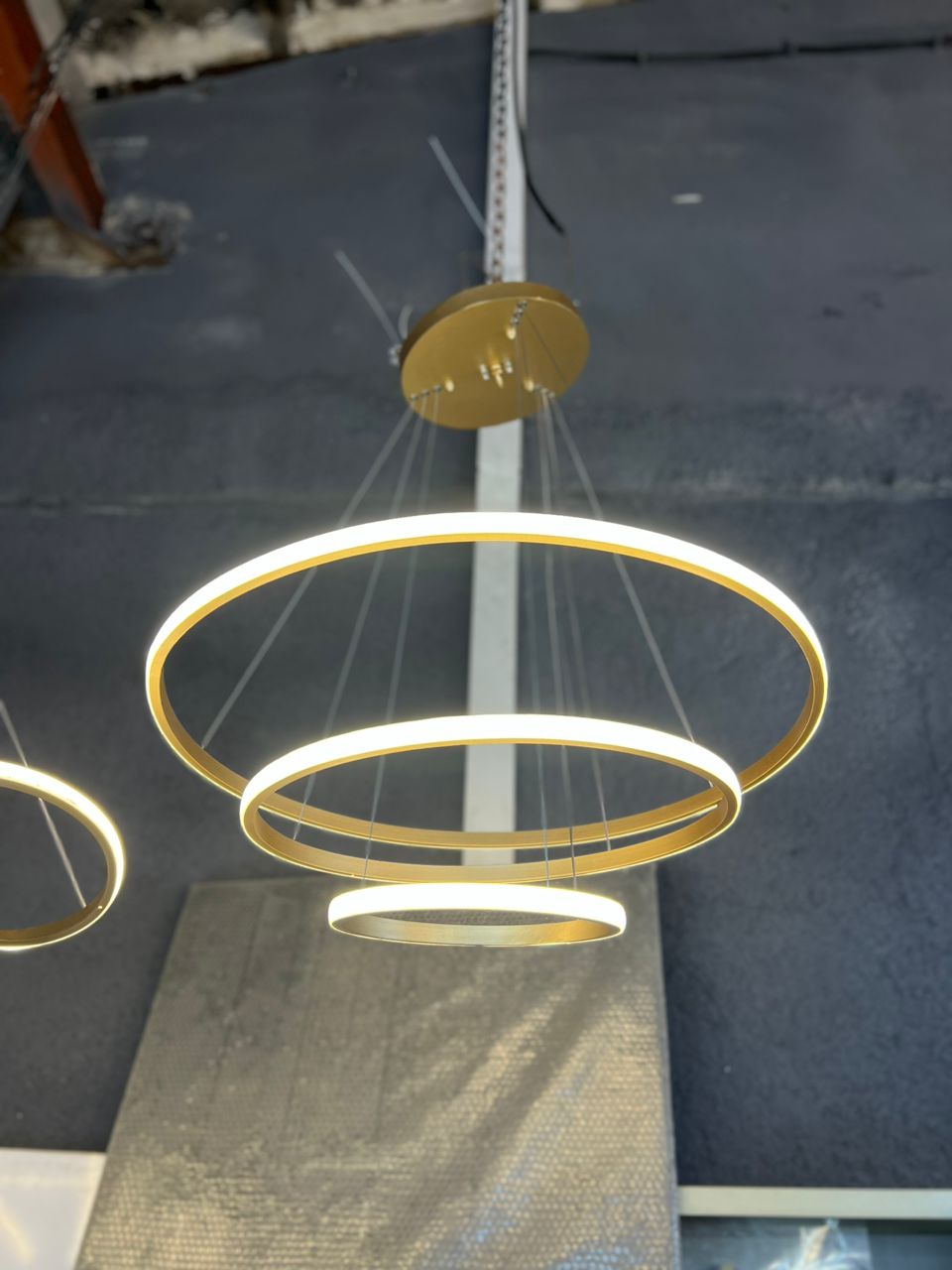 لوستر حامد در لاله زار لوستر حامد در لاله زار