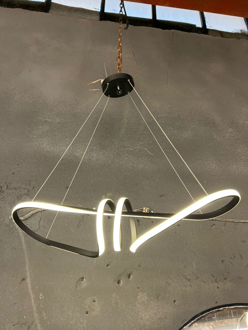 لوستر حامد در لاله زار لوستر حامد در لاله زار