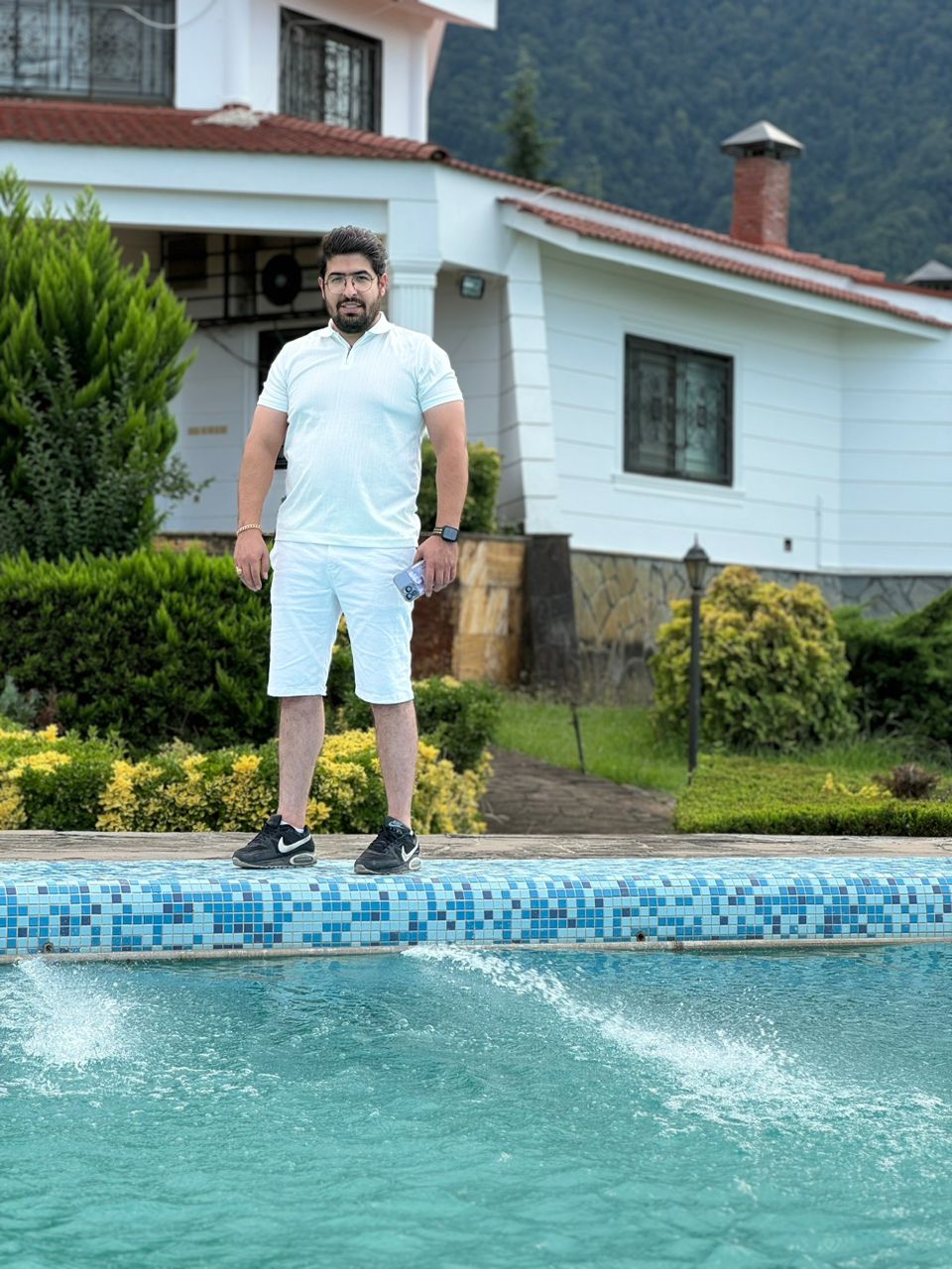 لوستر حامد در لاله زار لوستر حامد در لاله زار