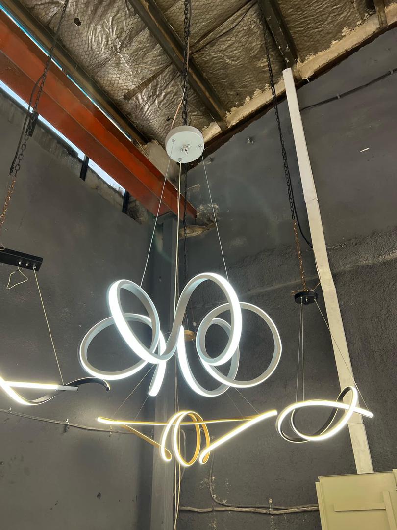 لوستر حامد در لاله زار لوستر حامد در لاله زار