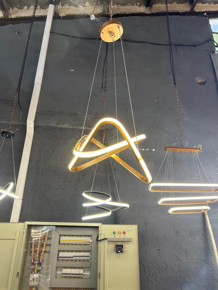 لوستر حامد در لاله زار لوستر حامد در لاله زار