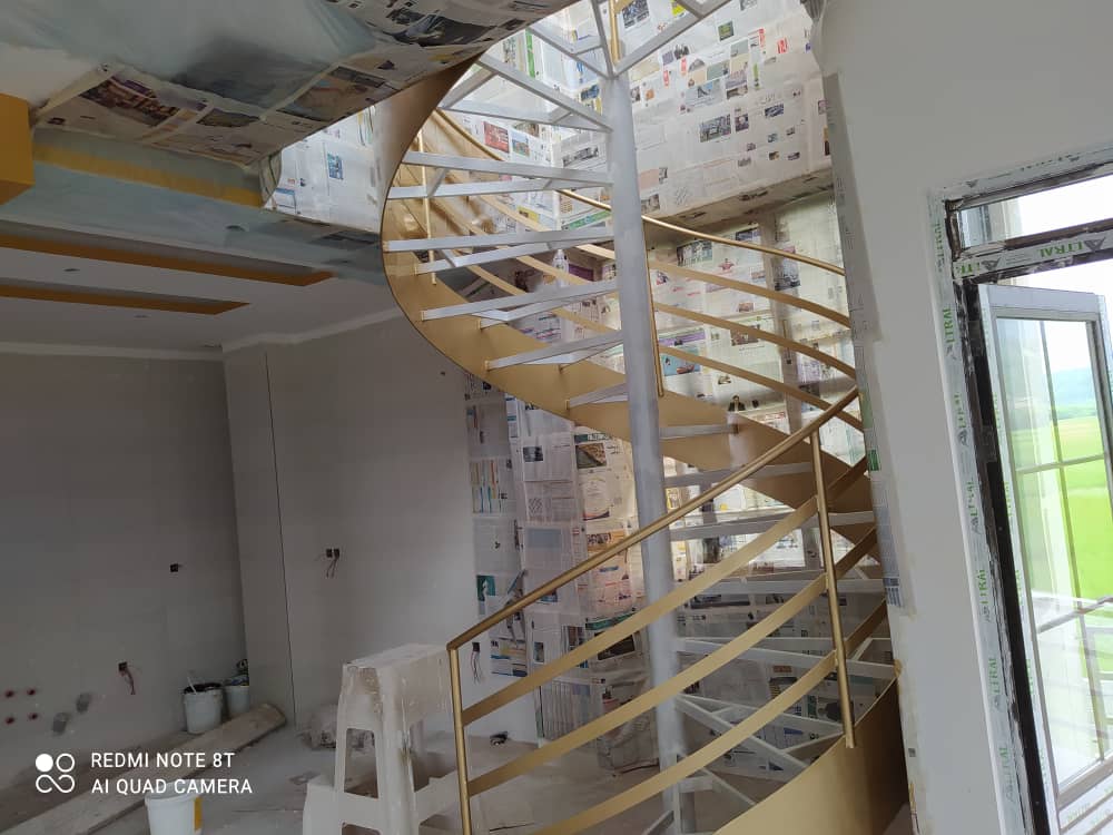 نقاشی ساختمان پارسیان در لنگرود