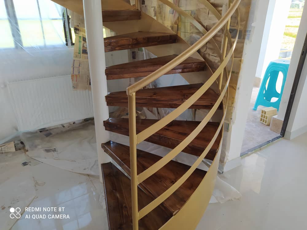 نقاشی ساختمان پارسیان در لنگرود