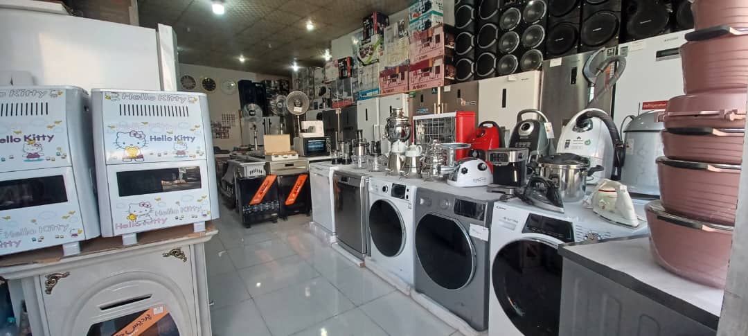 لوازم خانگی عبوسی در میانه لوازم خانگی عبوسی در میانه