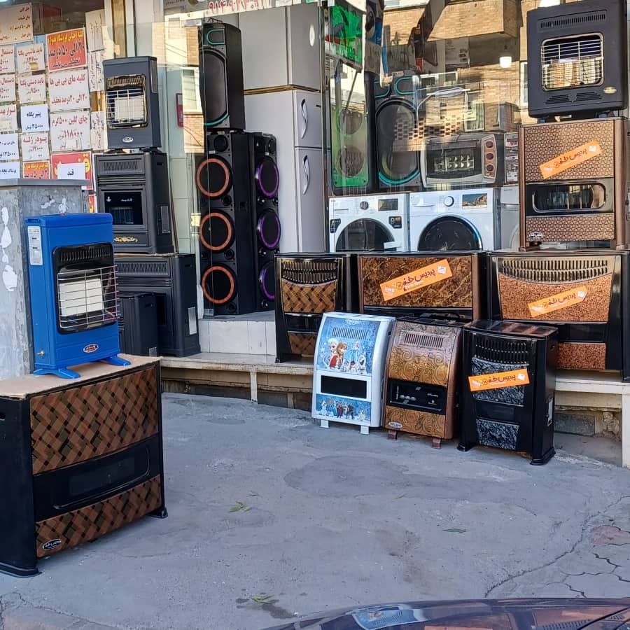 لوازم خانگی عبوسی در میانه لوازم خانگی عبوسی در میانه