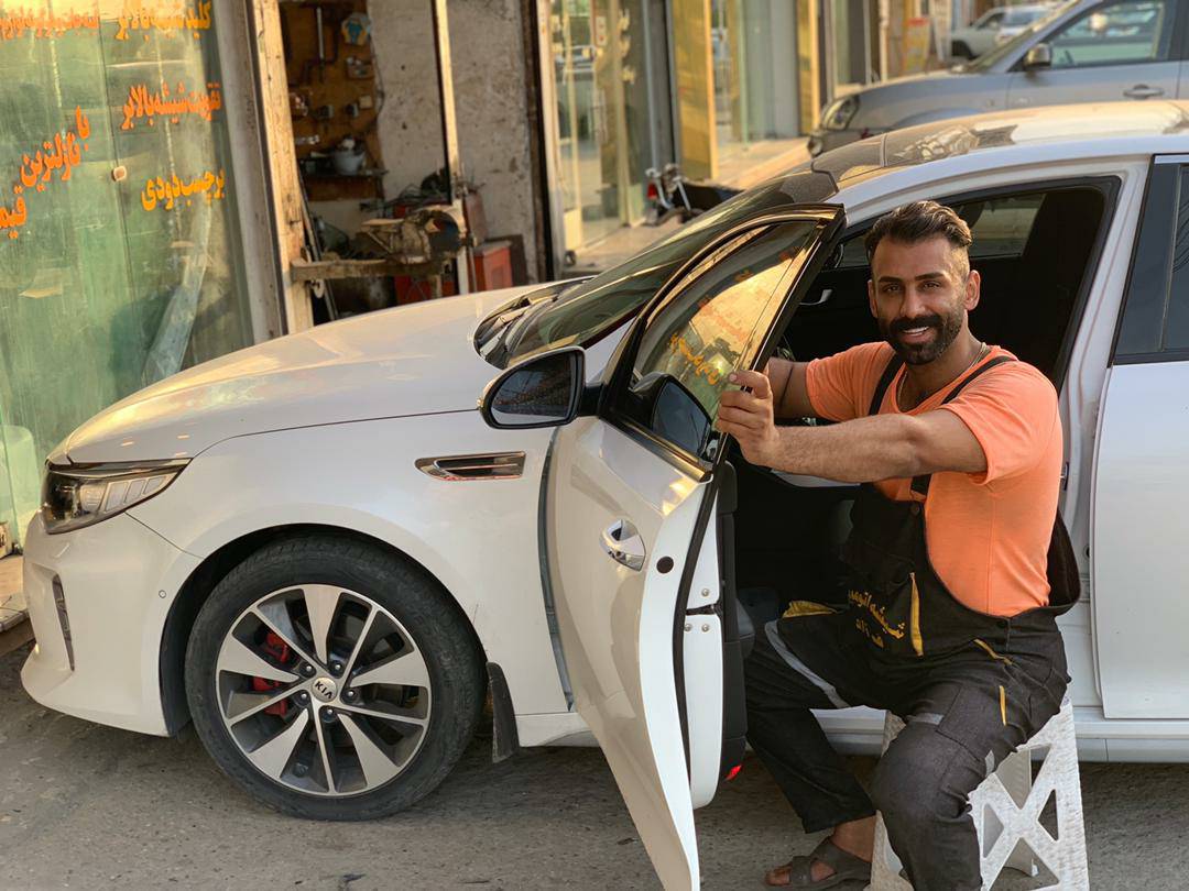 شیشه اتومبیل فرزاد شمس در چالوس