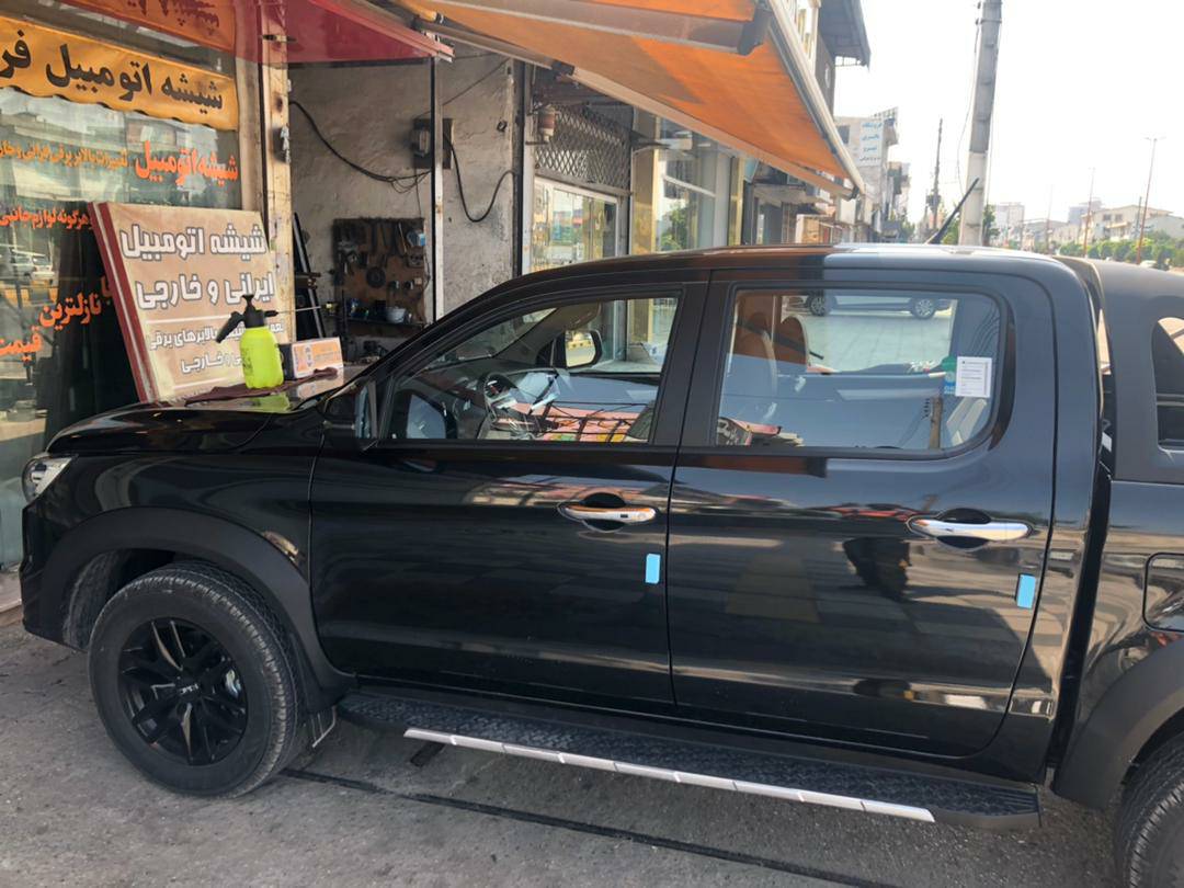شیشه اتومبیل فرزاد شمس در چالوس