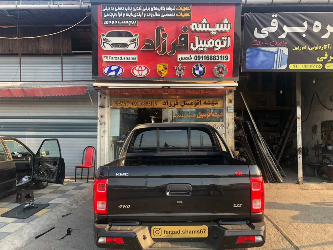 شیشه اتومبیل فرزاد شمس در چالوس