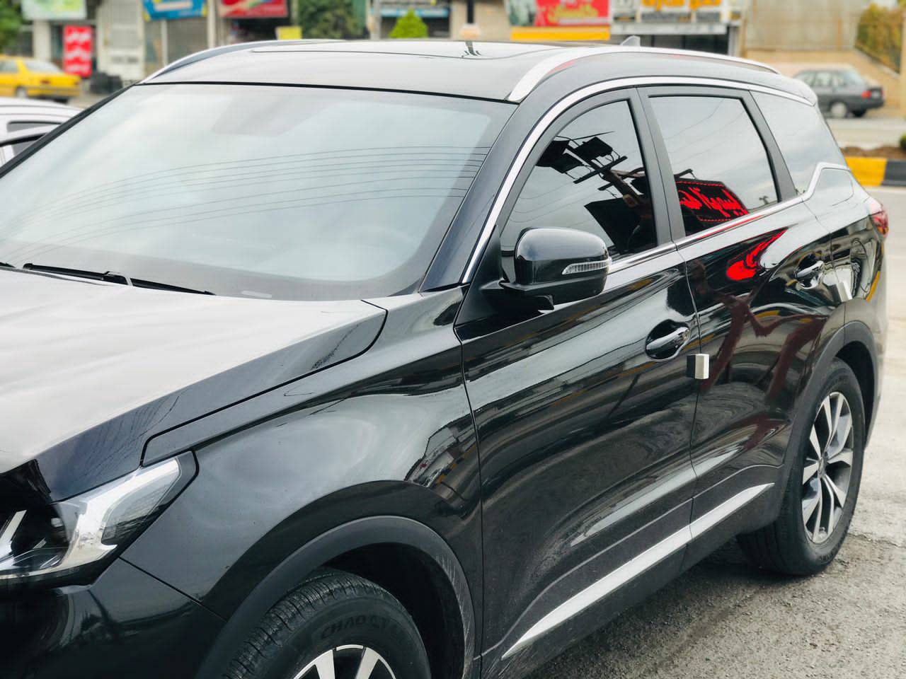 شیشه اتومبیل فرزاد شمس در چالوس