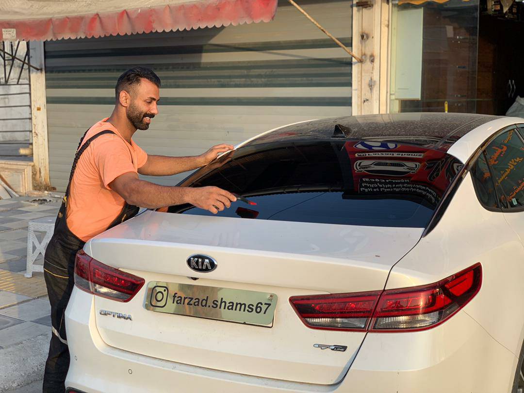 شیشه اتومبیل فرزاد شمس در چالوس