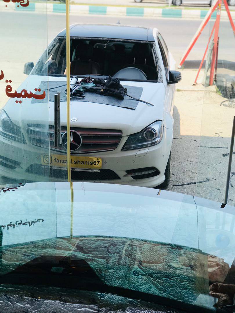 شیشه اتومبیل فرزاد شمس در چالوس