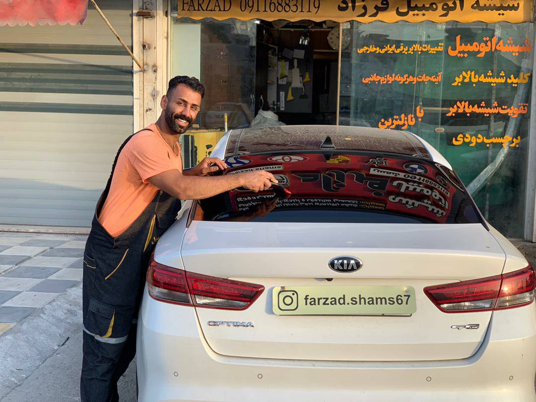 شیشه اتومبیل فرزاد شمس در چالوس