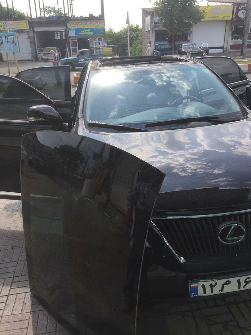 شیشه اتومبیل فرزاد شمس در چالوس