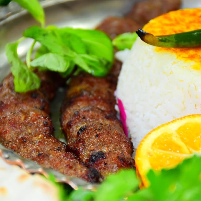 رستوران کباب سنتی بناب صدرا در کرج