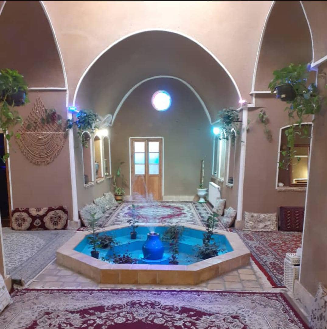 اقامتگاه بوم گردی زیباچنار در ابوزید آباد کاشان اقامتگاه بوم گردی زیباچنار در ابوزید آباد کاشان