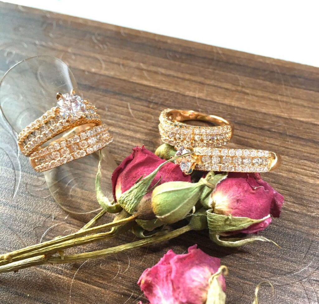 بدلیجات و نقره اکاتی بدلیجات و نقره اکاتی