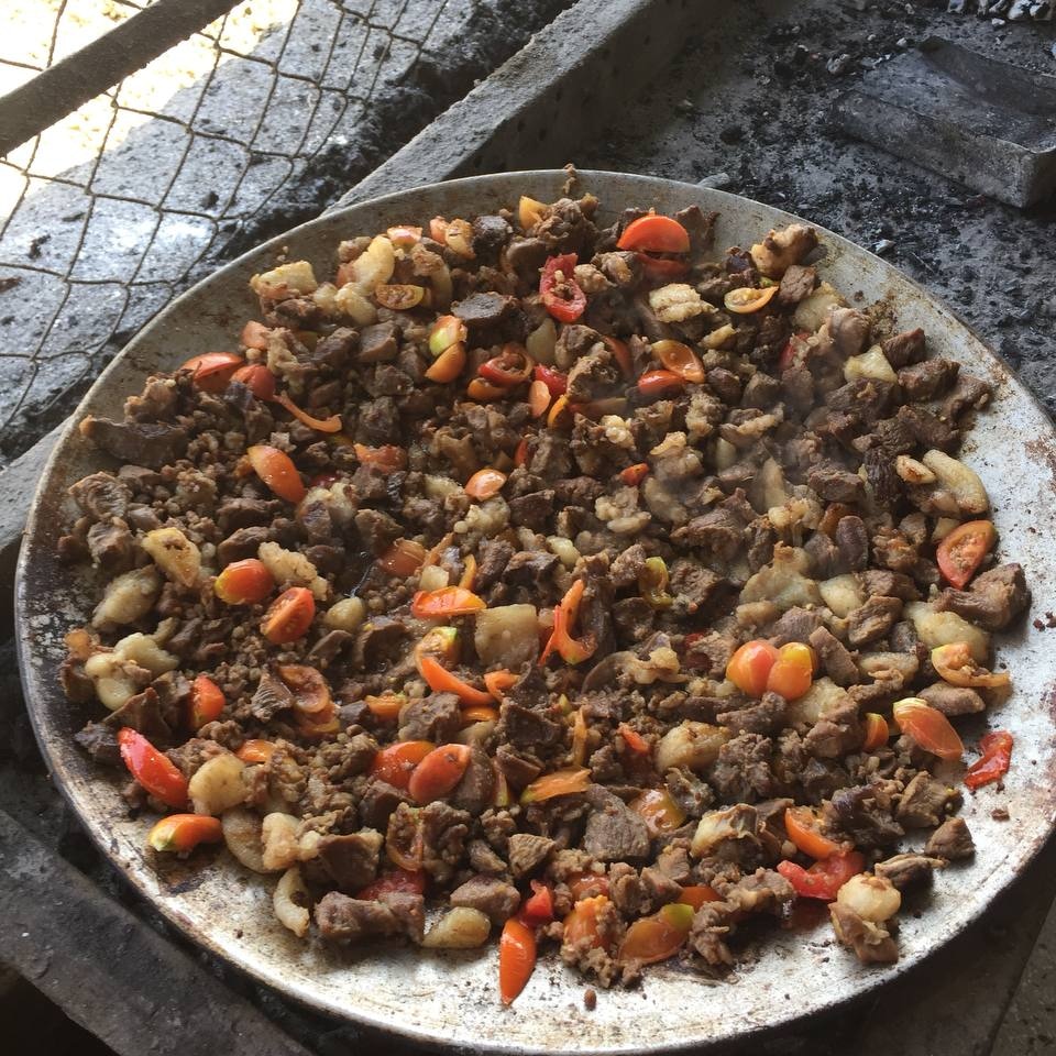 کباب ماهی ناوباخ در دور دریاچه زریوار مریوان کباب ماهی ناوباخ در دور دریاچه زریوار مریوان