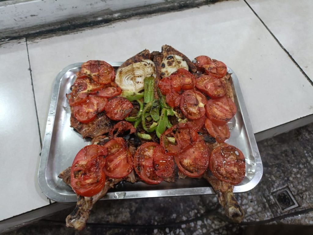 کباب ماهی ناوباخ در دور دریاچه زریوار مریوان کباب ماهی ناوباخ در دور دریاچه زریوار مریوان