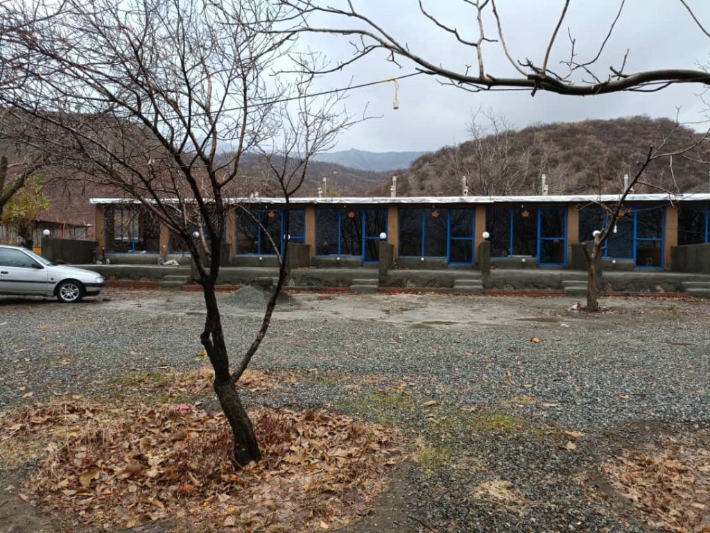 کباب ماهی ناوباخ در دور دریاچه زریوار مریوان کباب ماهی ناوباخ در دور دریاچه زریوار مریوان