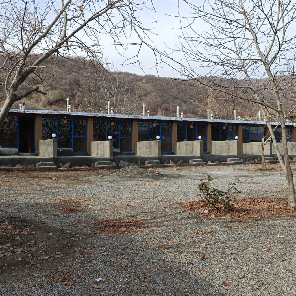 کباب ماهی ناوباخ در دور دریاچه زریوار مریوان کباب ماهی ناوباخ در دور دریاچه زریوار مریوان