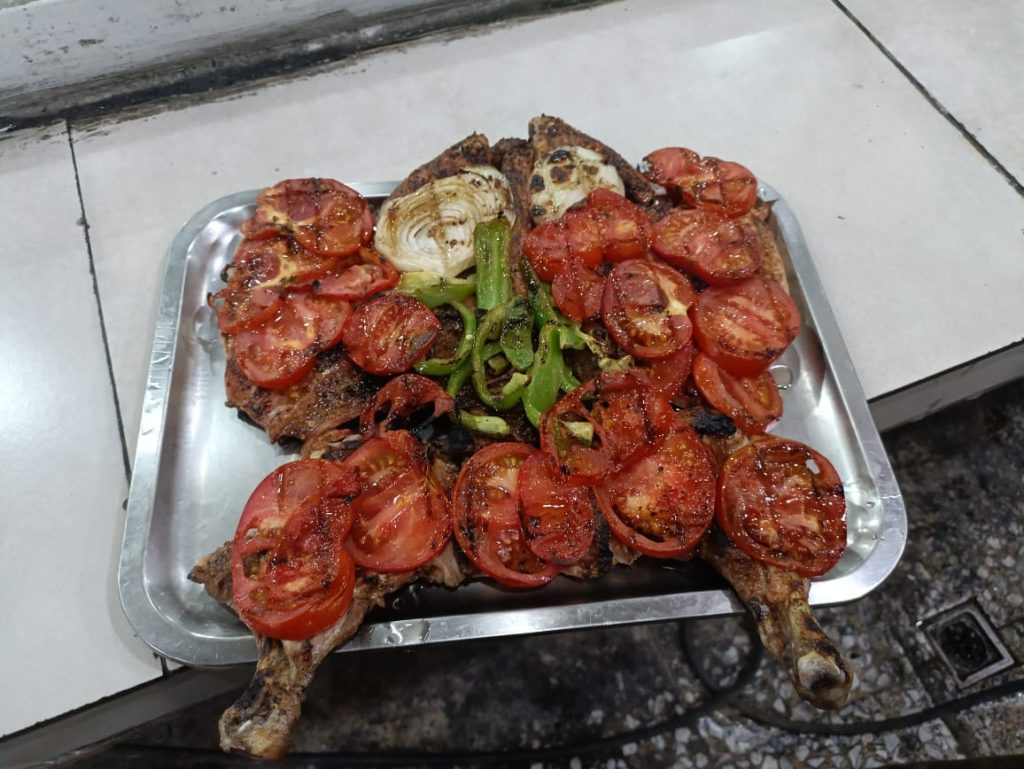 کباب ماهی ناوباخ در دور دریاچه زریوار مریوان کباب ماهی ناوباخ در دور دریاچه زریوار مریوان