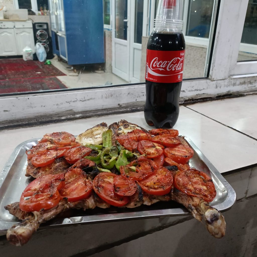 کباب ماهی ناوباخ در دور دریاچه زریوار مریوان کباب ماهی ناوباخ در دور دریاچه زریوار مریوان