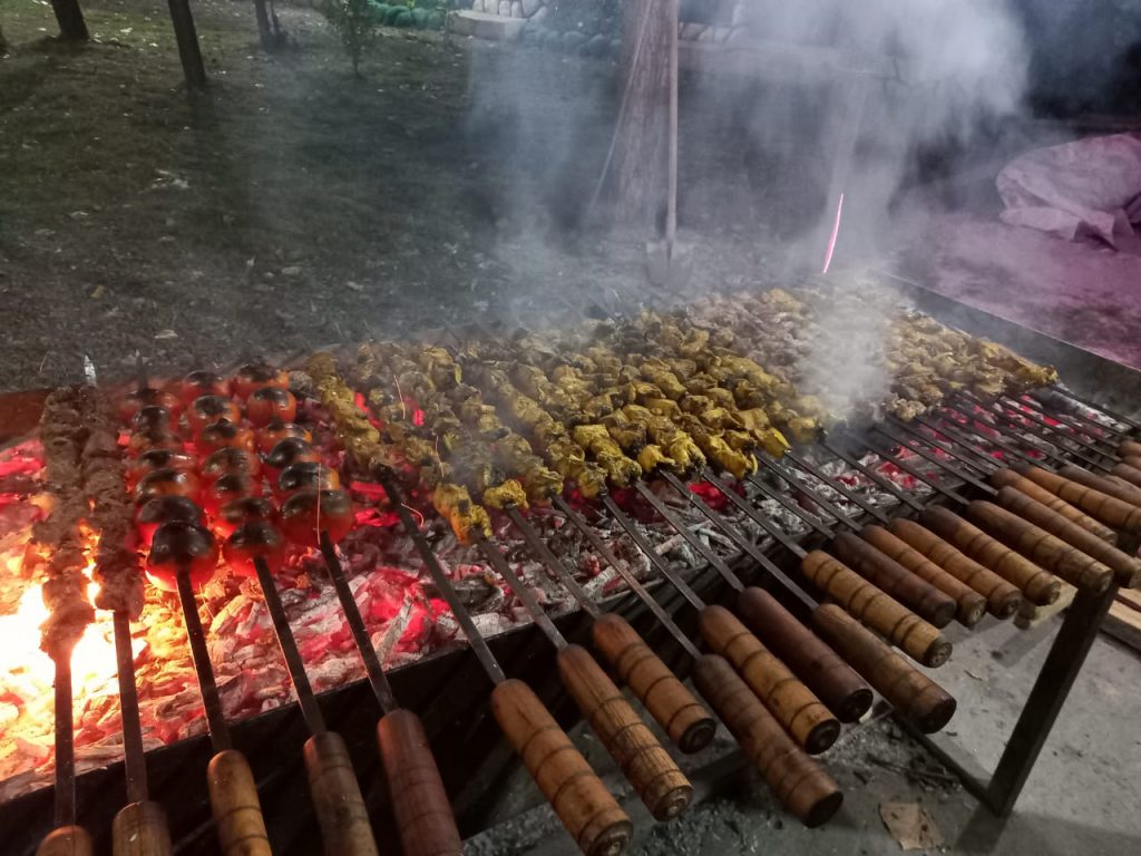 کبابسرای خانوادگی عزیزی نازک سرا آستانه اشرفیه کبابسرای خانوادگی عزیزی نازک سرا آستانه اشرفیه