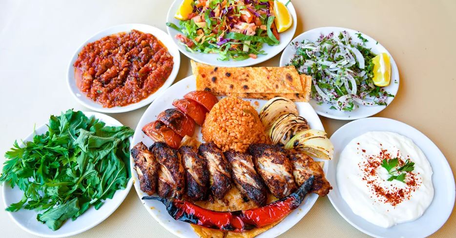 معرفی بهترین رستوران های گیلان همراه آدرس و شماره تلفن