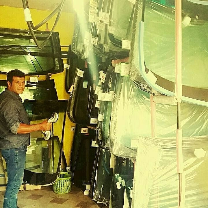 ترمیم و تعویض شیشه اتومبیل پوریا زرهی فارس شیراز