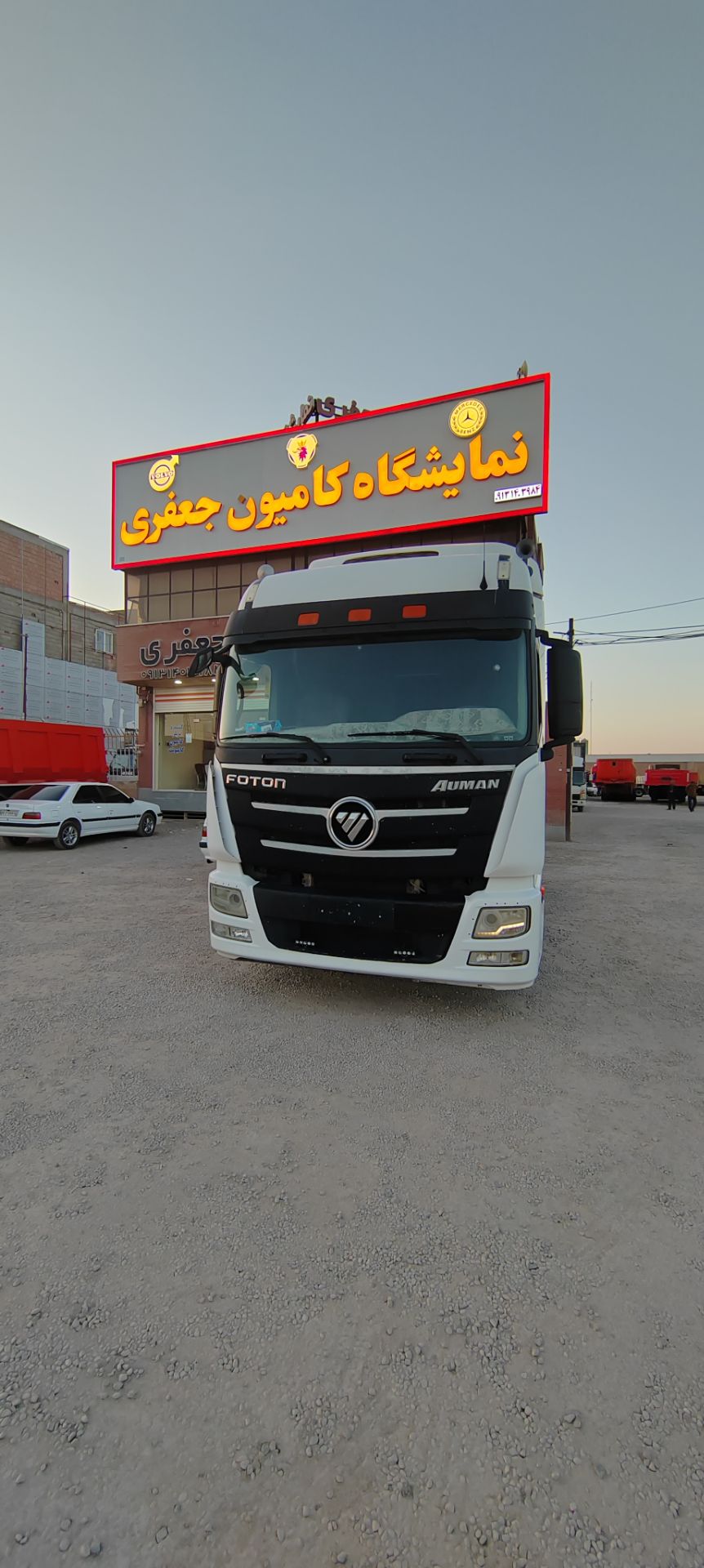 نمایشگاه کامیون جعفری در کرمان