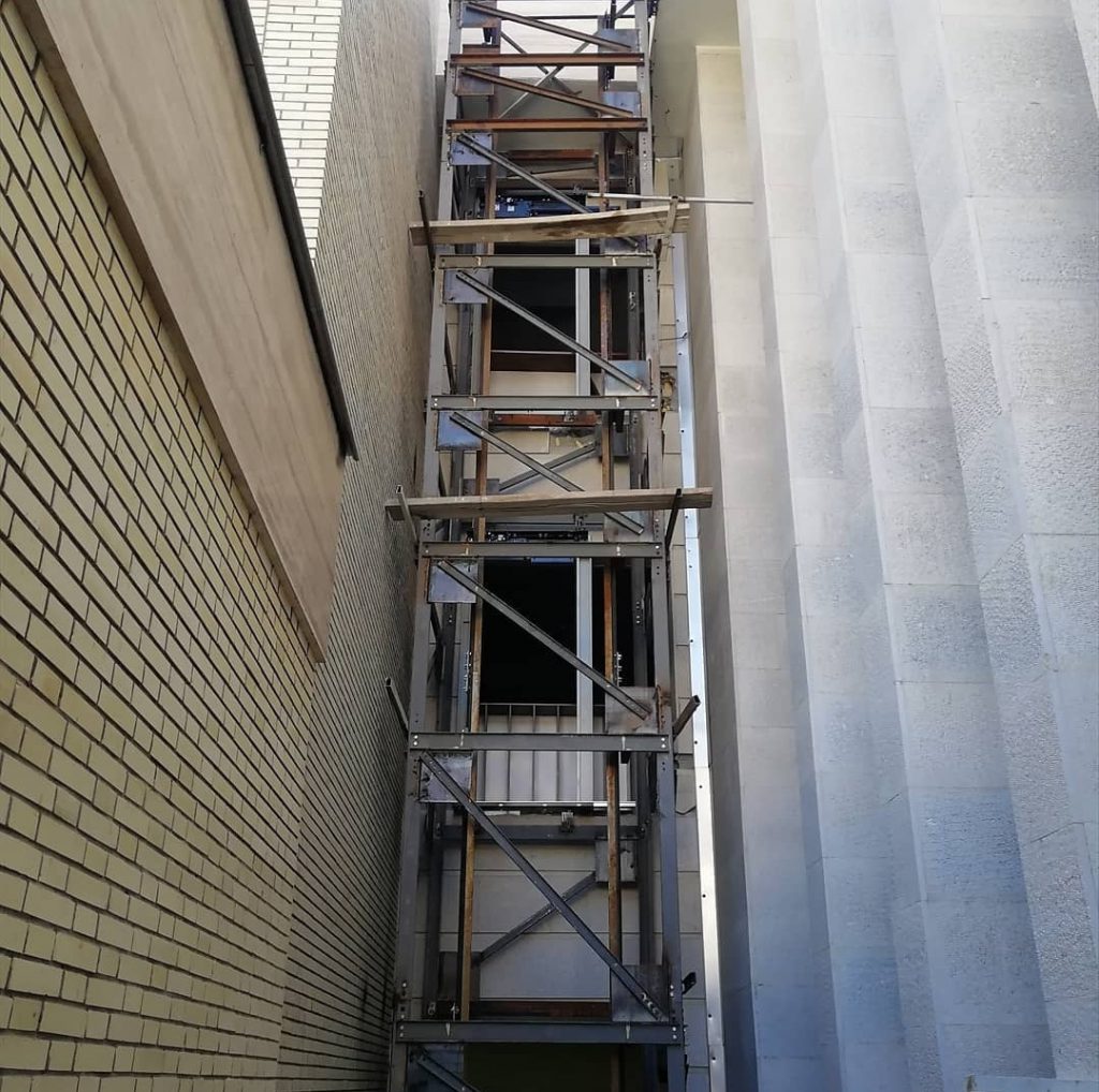 آذین آسانسور پارسه در شیراز آذین آسانسور پارسه در شیراز