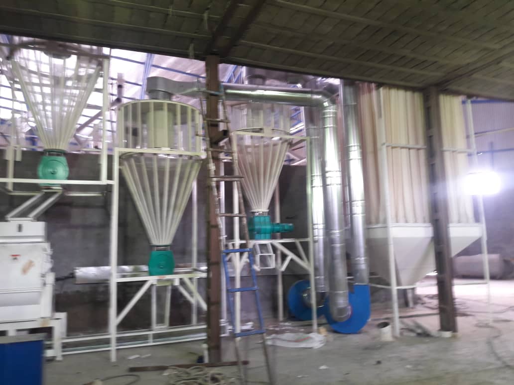 کارگاه صنعتی پادنگ سازان خزر در رشت کارگاه صنعتی پادنگ سازان خزر در رشت