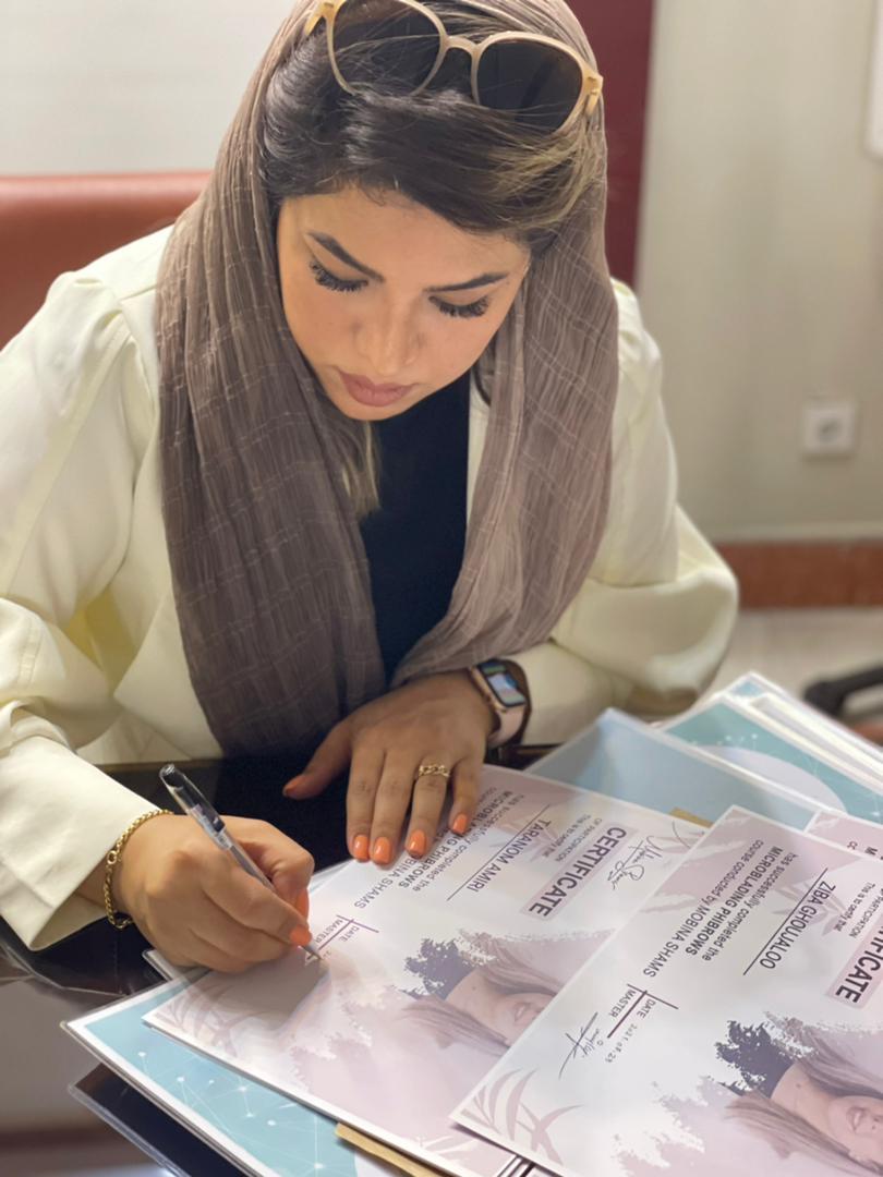 سالن تخصصی چشم و ابرو مبینا شمس در مشهد