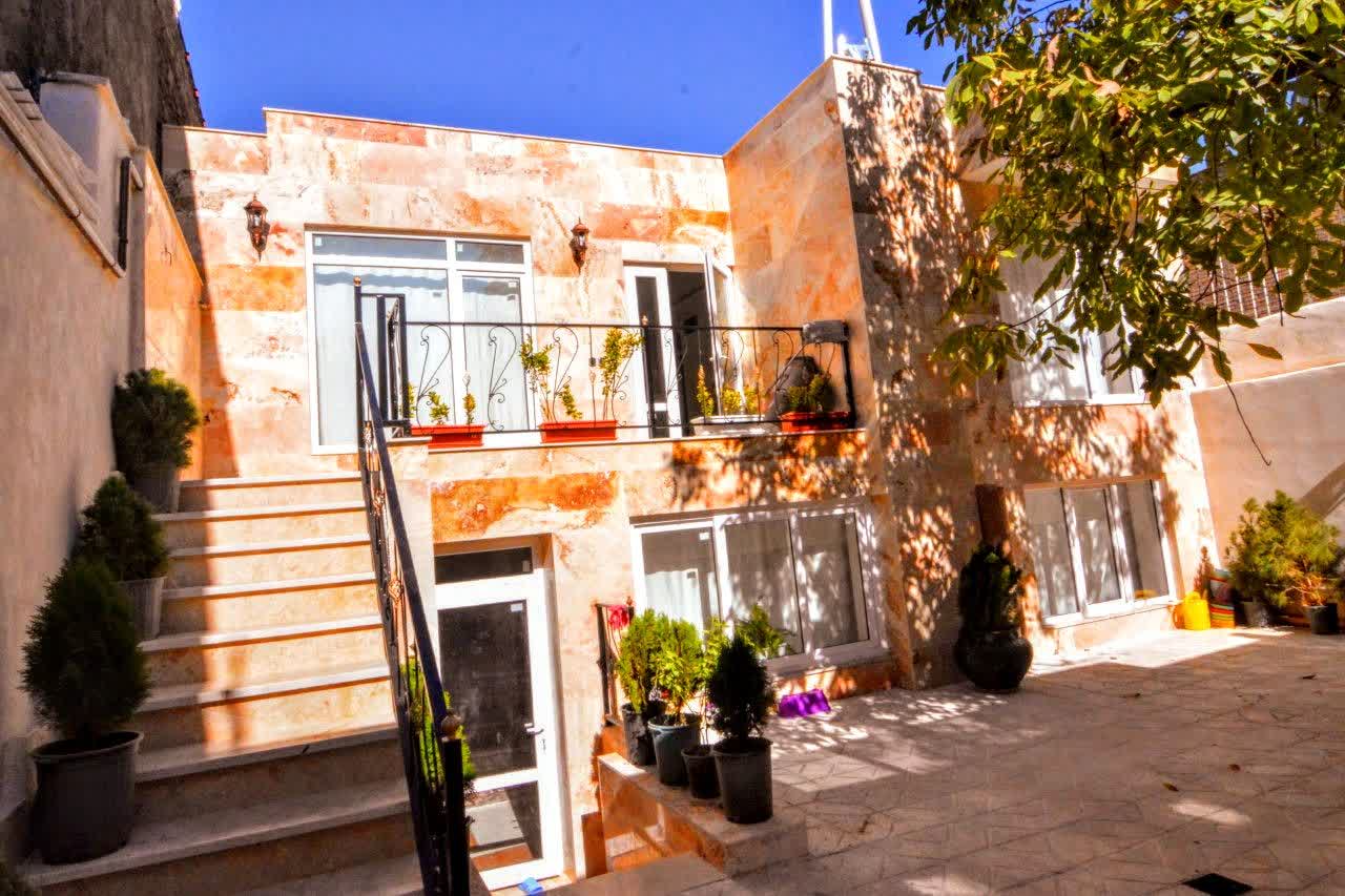 زوار سرای خورشید هشتم در مشهد