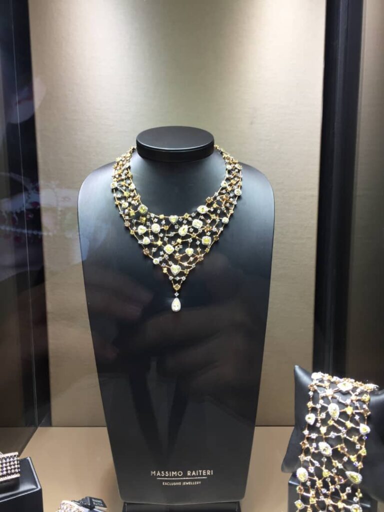 جواهری ایزدیار در بندرانزلی جواهری ایزدیار در بندرانزلی