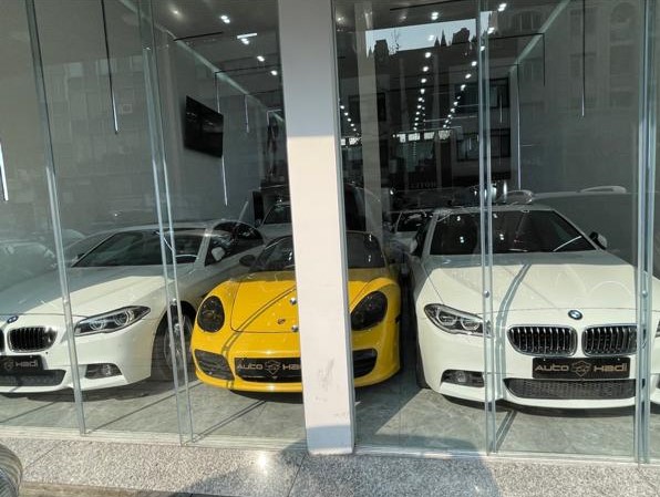 اتو گالری هادی در تهران اتو گالری هادی در تهران