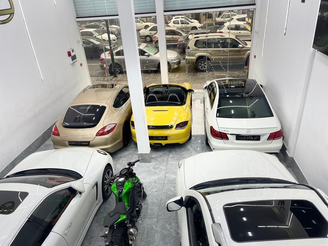 اتو گالری هادی در تهران اتو گالری هادی در تهران