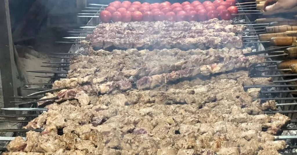 کبابسرای خانوادگی عزیزی نازک سرا آستانه اشرفیه