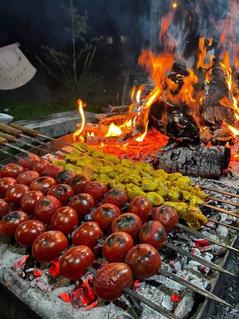 کبابسرای خانوادگی عزیزی نازک سرا آستانه اشرفیه