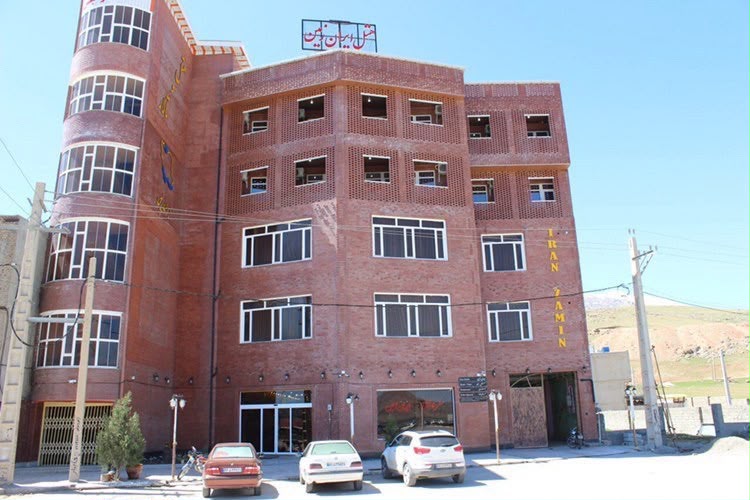 هتل سه ستاره ایران زمین دورود لرستان