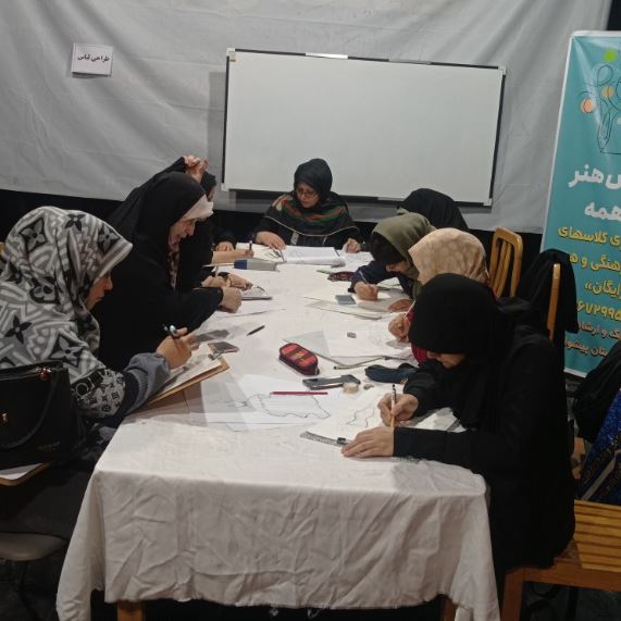 آموزش طراحی لباس و دوخت خانم حصاری در تهران