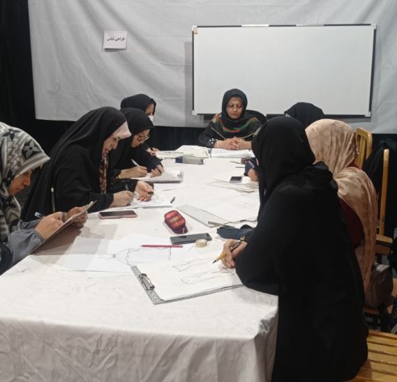 آموزش طراحی لباس و دوخت خانم حصاری در تهران