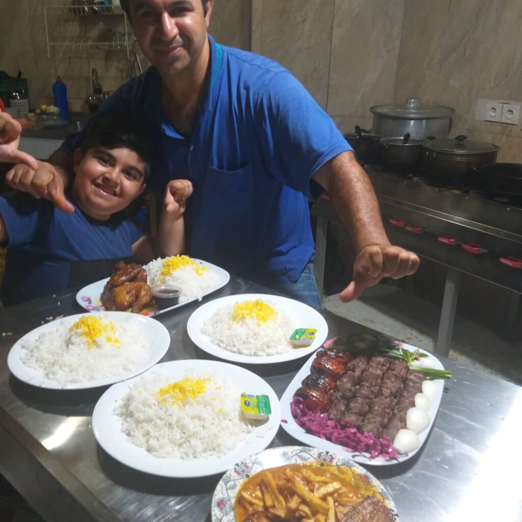 آشپزخانه مرکزی دو برادر در نور