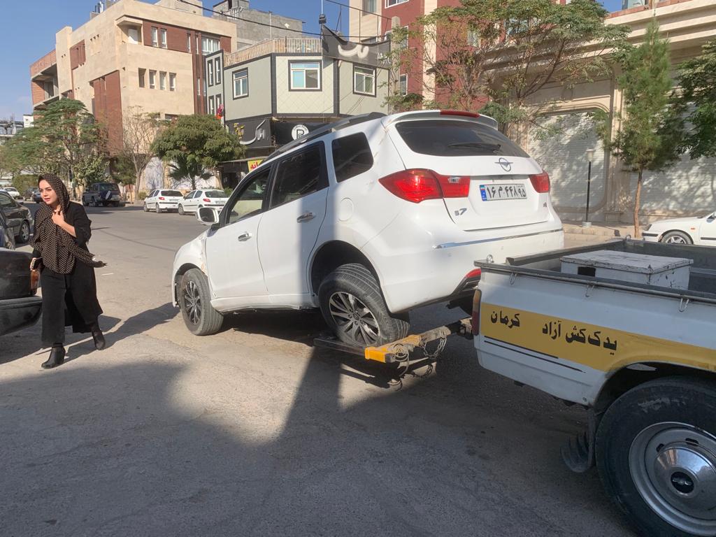 یدک کش و چرخ گیر آزادی در کرمان