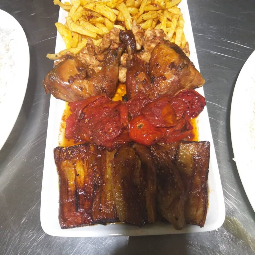 آشپزخانه مرکزی دو برادر در نور